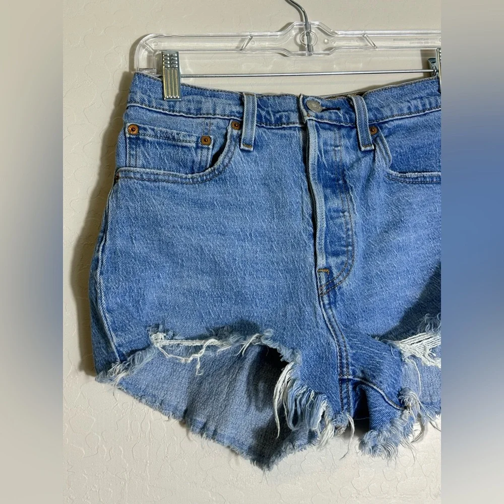 Levi’s 501 Women’s Button-fly Cutoff Shorts Size‎ Large destroyed